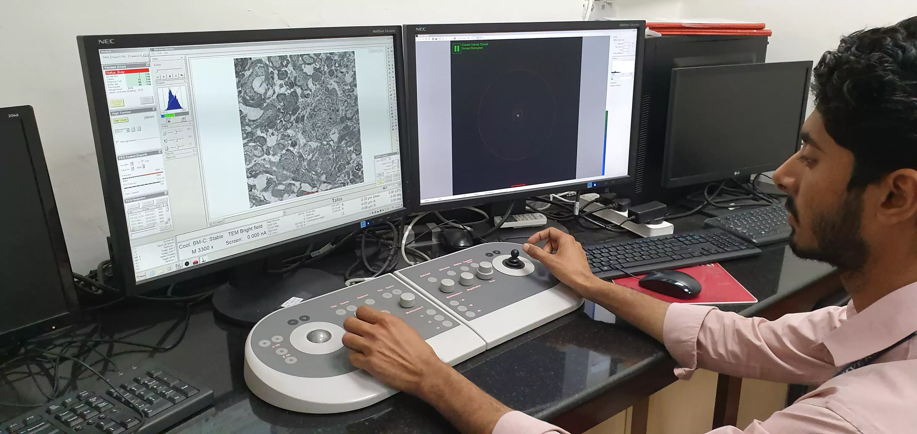 Students during their visit to SAIF, AIIMS, working on the TEM – 14th March 2024.